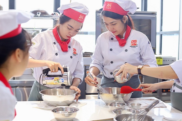 lam-banh-tai-lop-voi-chuyen-gia làm bánh tại lớp với chuyên gia