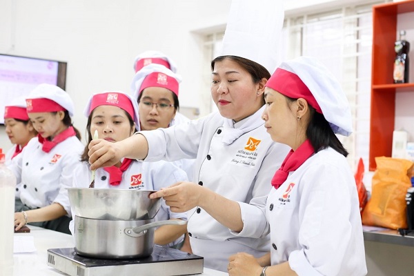 hoc-lam-keo-chocolate học làm kẹo Chocolate