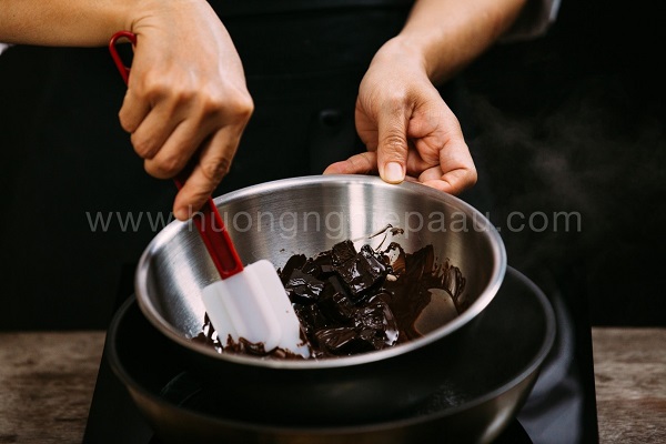 lam-keo-chocolate làm Kẹo Chocolate