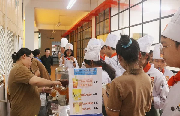 Quầy giải khát của cộng đồng học viên BYGY tại HNAAu được ủng hộ đông đảo