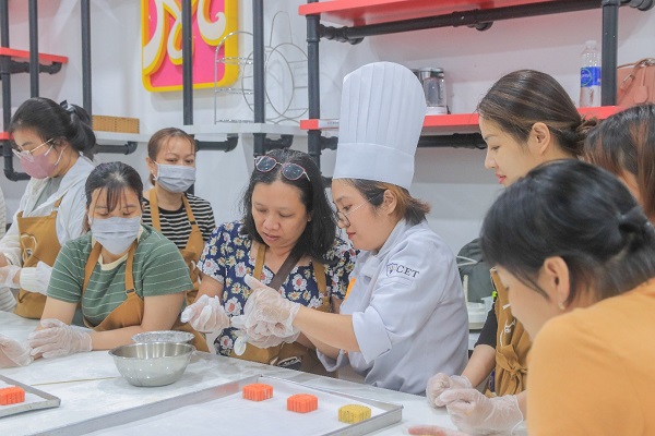 lop-lam-banh-trung-thu-lava lớp làm bánh trung thu lava