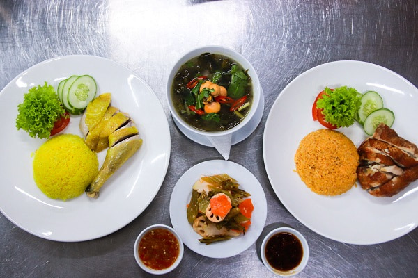 com-ga-hai-nam-va-com-ga-xoi-mo cơm gà hải nam và cơm gà xối mỡ