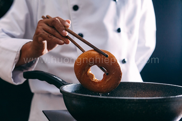 hoc-ky-thuat-chien-banh học kỹ thuật chiên bánh