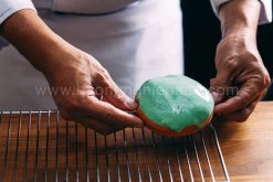 học kỹ thuật trộn và pha màu bánh