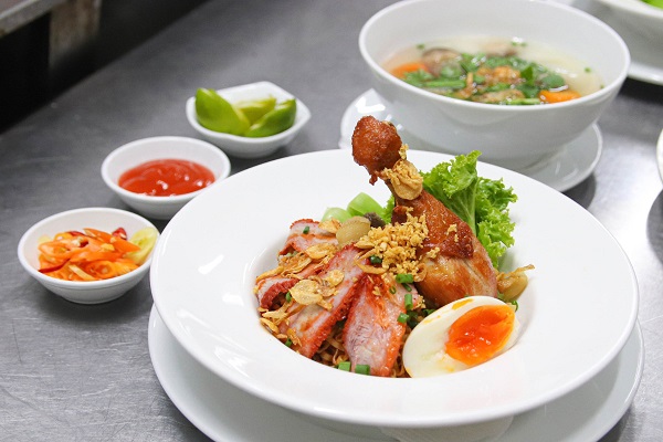 hoc-lam-mi-tron-ga-quay học làm mì trộn gà quay
