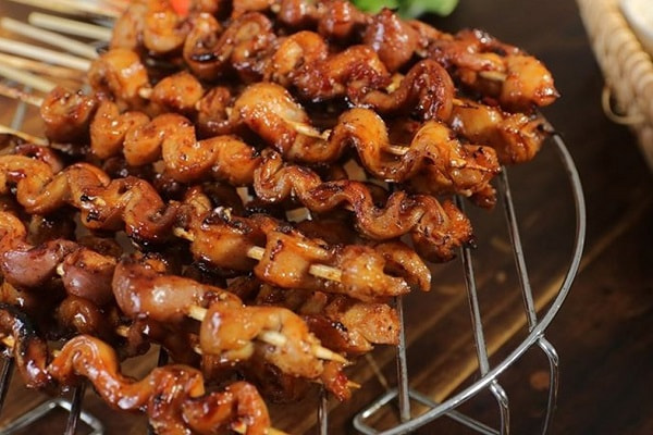 hoc-lam-long-thang-nuong-sa-te học làm lòng thẳng nướng sa tế