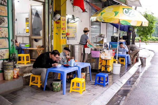 Chi phí mua đồ nội thất cho quán phở