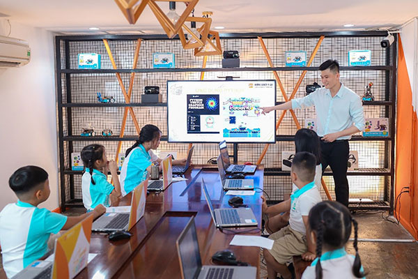 lop-hoc-thuc-te-khoa-hoc-hoa-si-ai-thumb lớp học thực tế khóa học họa sĩ ai thumb