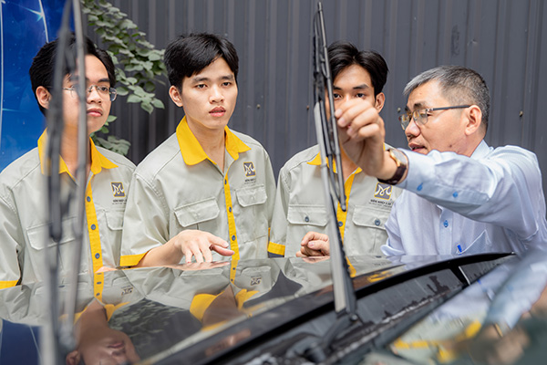 khoa-hoc-ky-thuat-vien-dien-dien-tu-o-to khóa học kỹ thuật viên điện điện tử ô tô