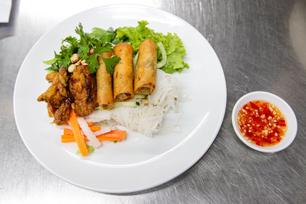 venus-bun-thit-nuong-cha-gio